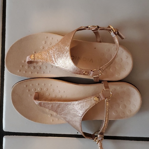 Gold vionic - Picture 1 of 3